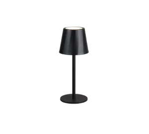 De Reality Tafellamp Diaz is een moderne zwarte tafellamp met een brede, licht gebogen kap, rechte cilindrische steel en ronde platte voet. Als de lamp aanstaat, straalt hij een zacht licht uit vanaf de bovenkant.