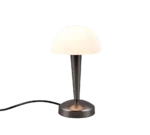 De REALITY Tafellamp CANARIA heeft een modern ontwerp met een ronde witte glazen kap, een metalen kegelvormige voet op een cirkelvormig plateau en een zwart netsnoer dat naar links uitsteekt.