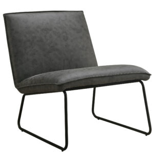 De Fauteuil James - Microleder Antraciet is een moderne accentstoel met een donkergrijze gecapitonneerde zitting en rugleuning, ondersteund door een zwart metalen sledepootframe, afgebeeld tegen een witte achtergrond.
