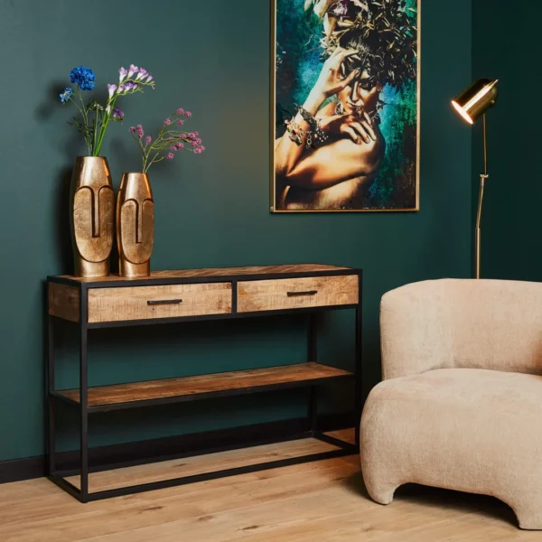 De TRIO Tafellamp Monza is een moderne witte lamp met een ronde voet, slanke gebogen stang en ronde verlichte kop. Afgebeeld tegen een effen witte achtergrond met het netsnoer dat uit de voet steekt.