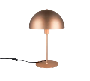De TRIO Tafellamp Nola is een moderne tafellamp met een koperen metallic afwerking, koepelvormige kap, slanke steel, ronde voet en zwart netsnoer.
