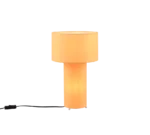 De TRIO Tafellamp Bale heeft een modern ontwerp met een cilindrische oranje voet en bijpassende ronde lampenkap. De lamp straalt een zachte gloed uit en heeft een zwart netsnoer tegen een effen witte achtergrond.