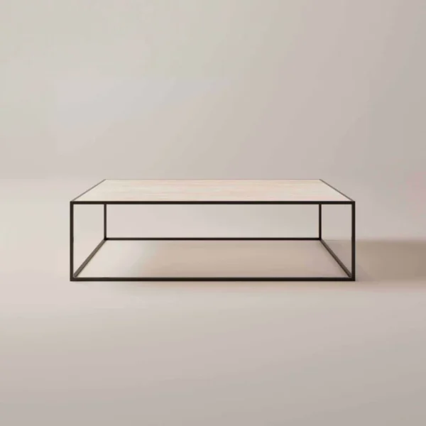 De TRIO Tafellamp ALFIE is een moderne witte tafellamp met een koepelvormige kap, conische voet en zwart elektrisch snoer.
