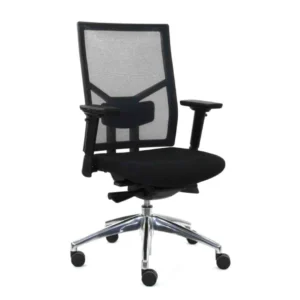 De Workliving Zuidas Mesh - Regain zitting ergonomische bureaustoel (N)EN 1335 heeft een zwarte netrugleuning, een gewatteerde zitting, verstelbare armleuningen en een verchroomd onderstel met vijf wielen.