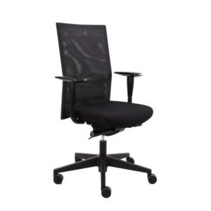 De Workliving Jaarbeurs Mesh Zwart ergonomische bureaustoel (N)EN 1335 heeft een rugleuning van zwart gaas, een gecapitonneerde zitting, verstelbare armleuningen en een onderstel met vijf wielen, afgebeeld op een witte achtergrond.
