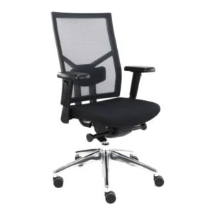 De gereviseerde Bureaustoel Zuidas-Special V2 heeft een ergonomische rugleuning van zwart gaas, verstelbare armleuningen, een zachte zitting en een chromen onderstel met vijf wielen.