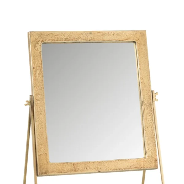 De Mirror Square On Foot Metal Gold heeft een vierkant tafelblad met een goudkleurige textuurlijst en bijpassende gouden standaard, compleet met verstelbare schroeven aan de zijkant, afgebeeld tegen een witte achtergrond.