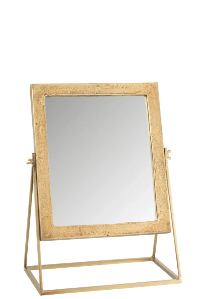 De Mirror Square On Foot Metal Gold heeft een vierkant tafelblad met een goudkleurige textuurlijst en bijpassende gouden standaard, compleet met verstelbare schroeven aan de zijkant, afgebeeld tegen een witte achtergrond.