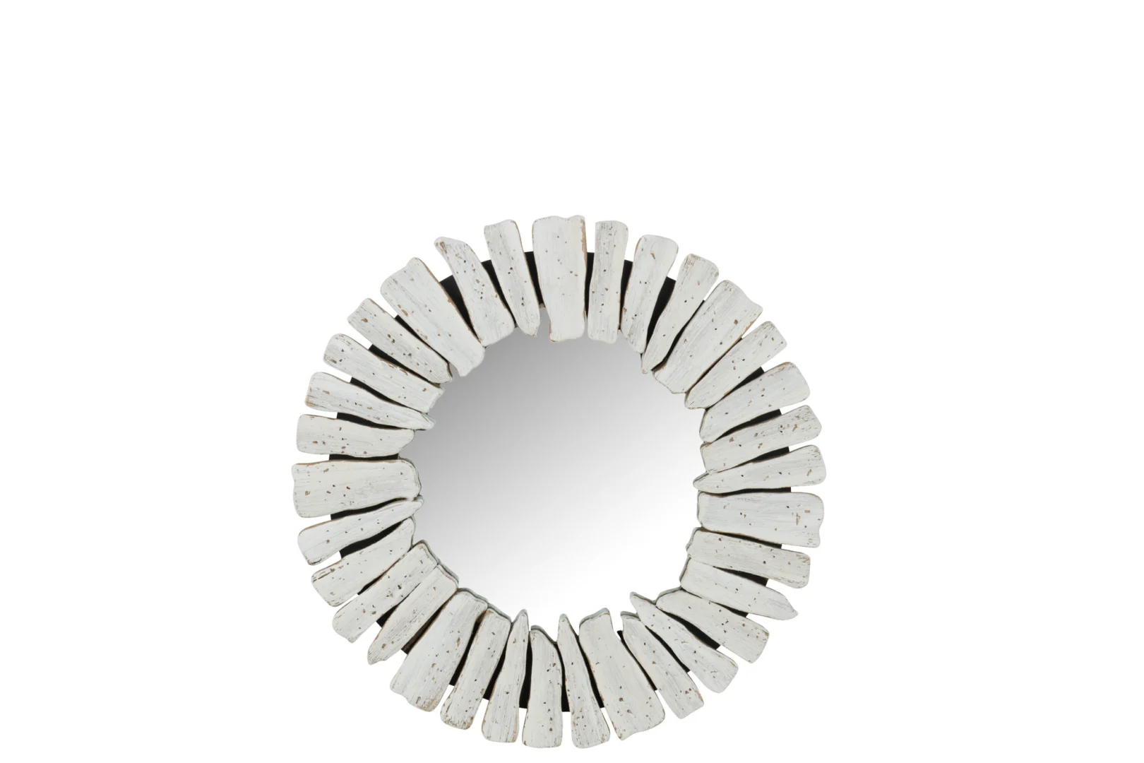 De Mirror Vacay Wood White Small is een ronde wandspiegel met een unieke lijst van witte, gestructureerde, rechthoekige segmenten in een cirkel rond het reflecterende oppervlak. De achtergrond is effen wit.