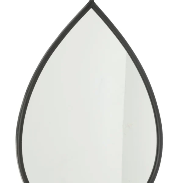 De Hanging Mirror Drop Mirror/MDF Black Large heeft een druppelvorm, een strak zwart frame en een kleine ronde lus aan de bovenkant om hem gemakkelijk op te hangen.