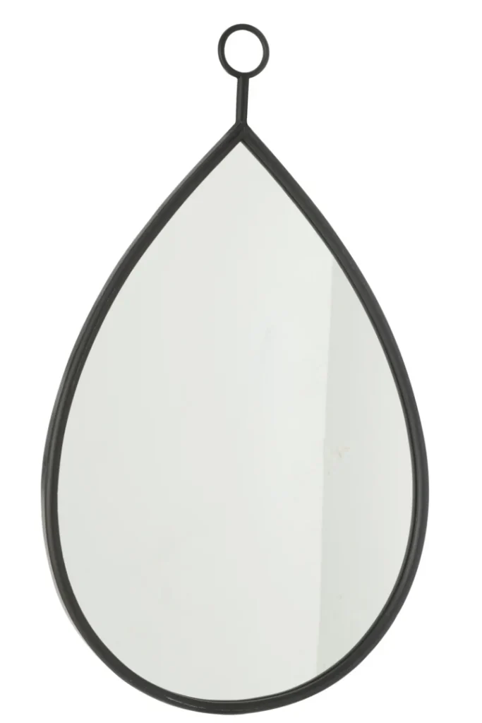 De Hanging Mirror Drop Mirror/MDF Black Large heeft een druppelvorm, een strak zwart frame en een kleine ronde lus aan de bovenkant om hem gemakkelijk op te hangen.