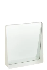 De wandspiegel Square Metal/Glass White heeft een moderne, rechthoekige lijst en staat rechtop tegen een effen witte achtergrond.