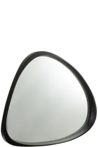 De Mirror Giles MDF/Glass Black Large is een moderne, frameloze spiegel met een onregelmatige, licht driehoekige vorm en afgeronde hoeken, tegen een witte achtergrond.