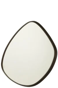 De hangende spiegel Abstract Mirror/MDF Dark Brown Large heeft een asymmetrische, kiezelachtige vorm en een donkere afgeronde lijst, afgebeeld tegen een witte achtergrond.