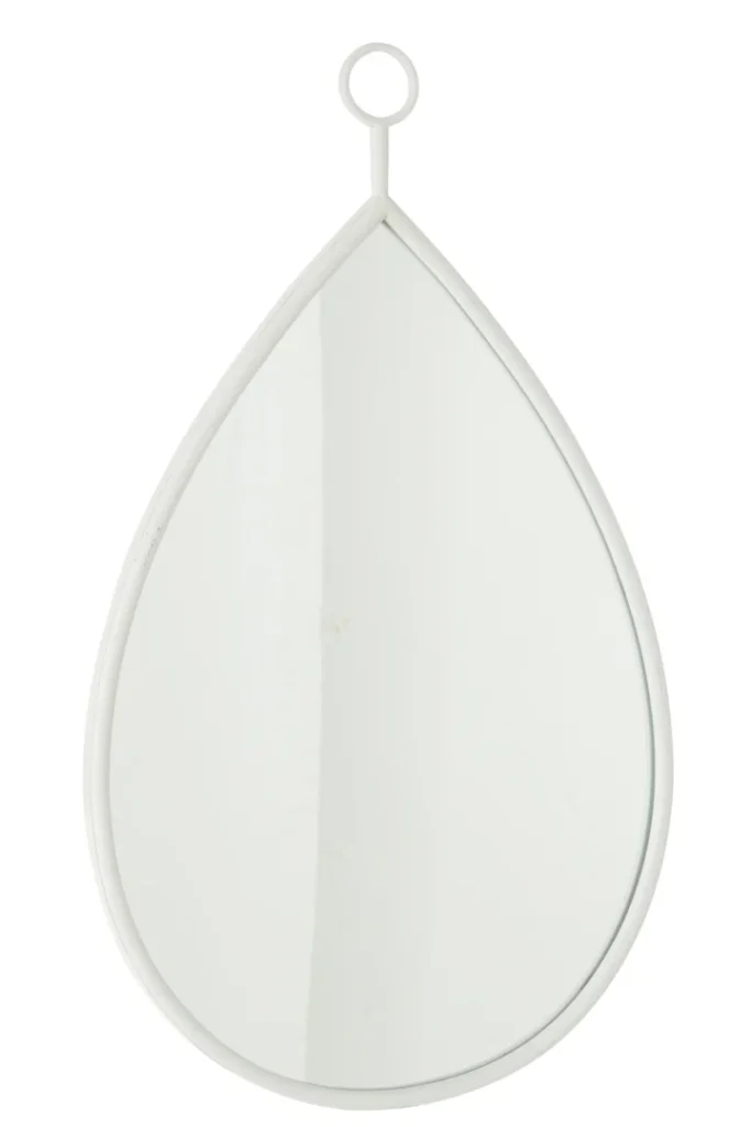 De Hanging Mirror Drop Mirror/MDF White Large heeft een druppelvormig ontwerp met een witte lijst en een kleine ronde lus aan de bovenkant om hem gemakkelijk op te hangen.