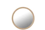 De wandspiegel Round Rattan/Glass Natural Medium heeft een ronde rotanlijst in een natuurlijke afwerking, die een gradiënt van licht naar donker weerspiegelt, tegen een effen witte achtergrond.