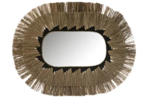 Een ovale spiegel met een frame van zeegras in twee lagen in natuurlijke en zwarte kleuren, gerangschikt in een sunburstpatroon met franjes.