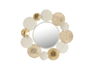 De Mirror Round Circles Metal White/Gold heeft een decoratieve lijst met gestructureerde gouden en witte cirkelvormige accenten rond de rand, tegen een witte achtergrond.