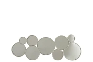 De Mirror 9 Circles Metal Silver heeft meerdere ronde spiegels van verschillende afmetingen bij elkaar, elk omlijst met een dunne metalen rand voor een decoratief wandaccent.