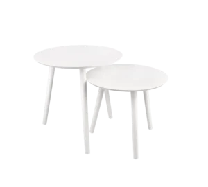 De Mirrors and More Bijzettafel VILANA set bestaat uit twee ronde, witte nesttafels, elk met drie poten, zo ontworpen dat de kleinere tafel gedeeltelijk onder de grotere past.