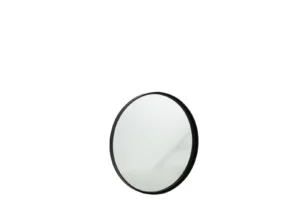 De Mirror Round High Border Metal/Glass Black Small staat midden onder tegen een effen witte achtergrond.