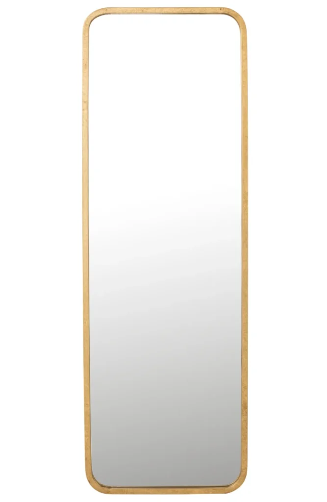 De Mirror Mona Rectangle Iron/Glass Gold heeft een hoge rechthoekige vorm met afgeronde hoeken en een gouden ijzeren frame, verticaal weergegeven tegen een effen witte achtergrond.