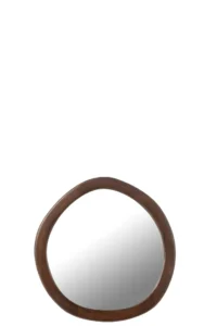 De Mirror Whisp Mango Wood/MDF Brown Small is een asymmetrische ronde spiegel met een dikke, donkere lijst tegen een effen witte achtergrond.
