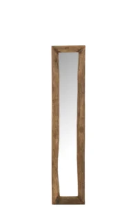 Een kleine, rechthoekige wandspiegel met een bruine houten lijst, afgebeeld tegen een effen witte achtergrond.