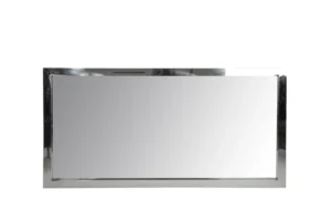 Mirror Rectangle Stainless Steel/Glass Silver heeft een brede, glanzende zilveren lijst en een reflecterend oppervlak, weergegeven tegen een effen witte achtergrond met een vage, onscherpe achtergrond.