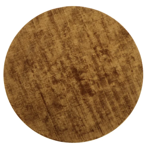 De Vloerkleed Rond Handgemaakt Viskose Bruin is een rond, handgemaakt vloerkleed met een gestructureerd, gevlekt bruin patroon met gouden accenten voor een warme en rustieke uitstraling.