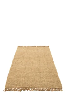 Het Vloerkleed Havana Poly Naturel/Wit Klein is een rechthoekig geweven vloerkleed met franjes aan beide uiteinden, afgebeeld op een witte achtergrond.