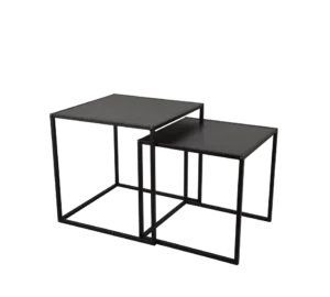 De Mirrors and More Bijzettafel JUDY bestaat uit twee strakke, zwarte nesttafels met vierkante bladen en slanke metalen frames. De set bestaat uit een grotere, hogere tafel met een kleinere tafel die er netjes onder kan worden geschoven.
