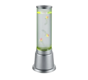 De REALITY Tafellamp JELLY is een cilindervormige lamp met zilveren details, gevuld met groen getint water en met daarin drie drijvende kunstkwallen.