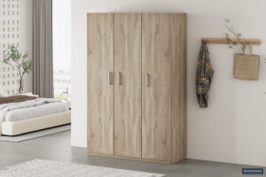 In een minimale, opgeruimde slaapkamer staat de Opbergkast 'Mike' 120 cm 3 deuren Sonoma (3c), een moderne houten kledingkast met drie deuren. Aan een wandhaak hangen een geruit overhemd en een hoed, terwijl op de achtergrond een bed zichtbaar is.