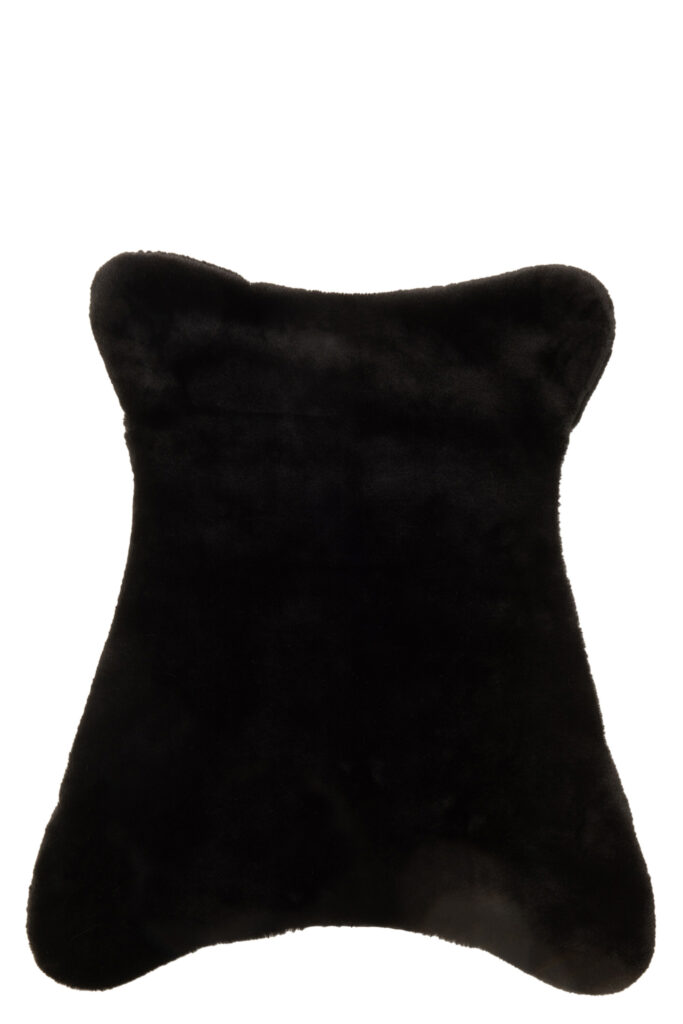 Een Hoes Vlinderstoel Cutie Zwart, een zwart, pluchen kussen met een zachte, donzige textuur in de vorm van een bot, afgebeeld op een witte achtergrond.