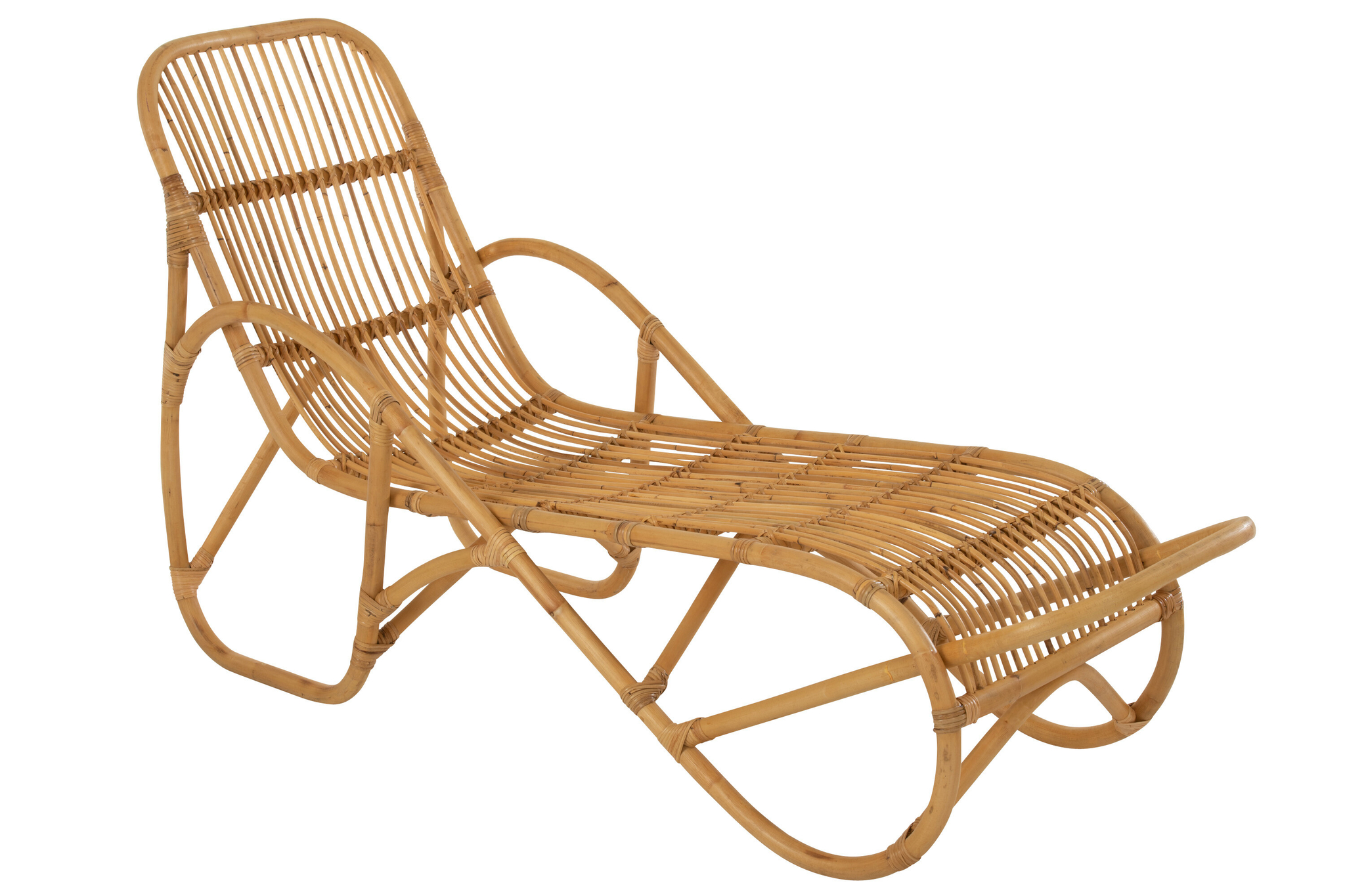 De Ligstoel Els Rotan Natuurlijk is een rotan chaise loungestoel met een gebogen rugleuning, armleuningen en een lattenzitting, allemaal gemaakt van natuurlijk rotan met een lichtbruine afwerking.