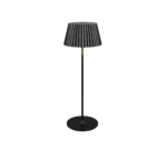 De REALITY Tafellamp SUAREZ is een moderne zwarte vloerlamp met een geplooide lampenkap en ronde voet, afgebeeld tegen een witte achtergrond.