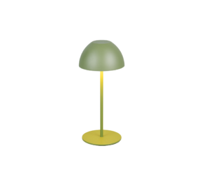 De Reality Tafellamp Ortiz heeft een groene koepelvormige kap, een slanke verticale standaard en een ronde gele voet, die een moderne uitstraling heeft en warm neerwaarts licht werpt.