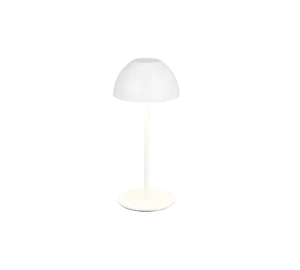 De Reality Tafellamp Ortiz heeft een modern, minimalistisch ontwerp met een ronde witte voet, slanke steel en koepelvormige witte kap. Als hij aanstaat, werpt hij een zacht neerwaarts licht.