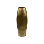 De Vaas Liv - Antiek goud | Large is een goudkleurige metalen vaas met een minimalistisch gezichtsontwerp - eenvoudige lijnen voor ogen en neus - op een glad, cilindervormig lichaam tegen een witte achtergrond.