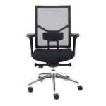 De refurbished Bureaustoel Zuidas-Special V2 Ergonomisch Design Zuidas (N)EN 1335 is een zwarte ergonomische bureaustoel met netrugleuning, verstelbare armleuningen, gewatteerde zitting en een verchroomd onderstel met vijf wielen, afgebeeld vanaf de voorkant.