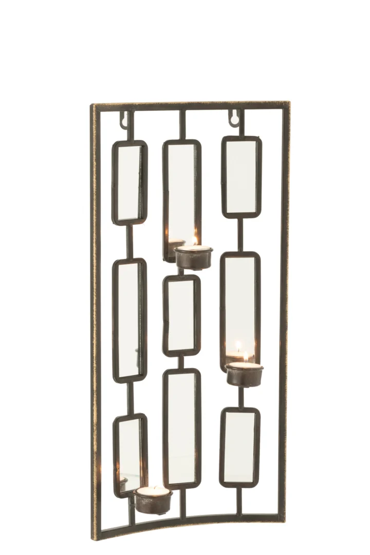 De wanddecoratie theelichthouder metaal/spiegel grijs klein is een decoratieve metalen wandlamp met spiegels en een geometrisch rechthoekig ontwerp, die vier theelichtkaarsen in kleine houders vasthoudt.