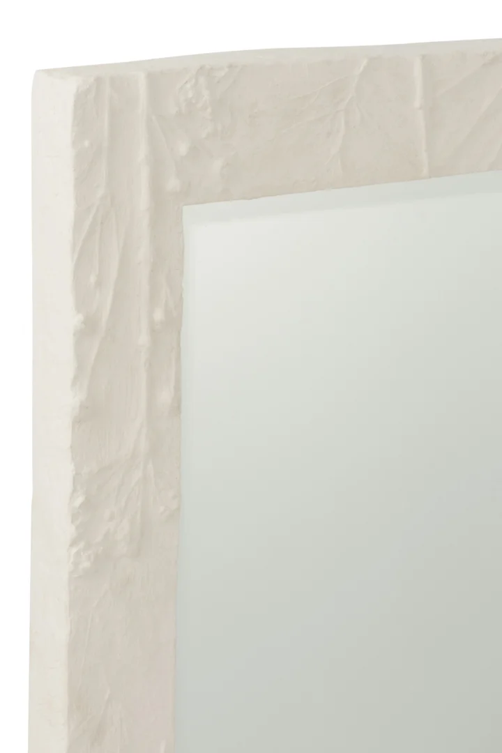 Close-up van de Mirror Rectangle Relief Flower Resin White Small, met een gestructureerd, oneffen wit frame en een gedeeltelijk zicht op het reflecterende oppervlak in de linkerbovenhoek.