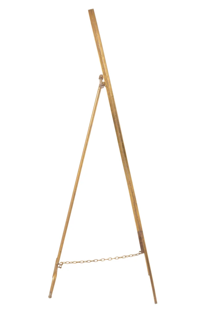 Een zijaanzicht van de Mirror Standing Iron/Mirror Gold ezel, met een gouden afwerking en een steunketting die de poten verbindt, weergegeven tegen een witte achtergrond.