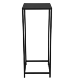 De Mirrors and More Bijzettafel VERONIKA is een hoge, rechthoekige, zwart metalen standaard met een open frame, een plat bovenblad en een lagere steunbalk bij de voet.