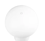 De REALITY Tafellamp LENNON is een ronde, witte, moderne lamp met een klein elektriciteitssymbool in het midden bovenaan, van bovenaf gezien tegen een effen witte achtergrond.