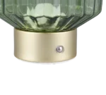 Close-up van de basis van de REALITY Tafellamp LORD, met groen geribbeld glas, een metallic gouden ring en een kleine ronde zilveren knop aan de voorkant.