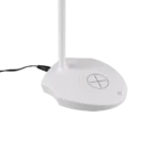 De Reality Tafellamp Load is een witte elektronische lamp met een rond touchpad gemarkeerd door een grote X, een pictogram van een aan/uit-knop en een rechtopstaande verticale staaf; de voedingskabel wordt aan de zijkant aangesloten.