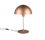 De TRIO Tafellamp Nola heeft een moderne koperen afwerking met een metalen, koepelvormige kap, slanke standaard, ronde voet en een zichtbaar zwart netsnoer met schakelaar.