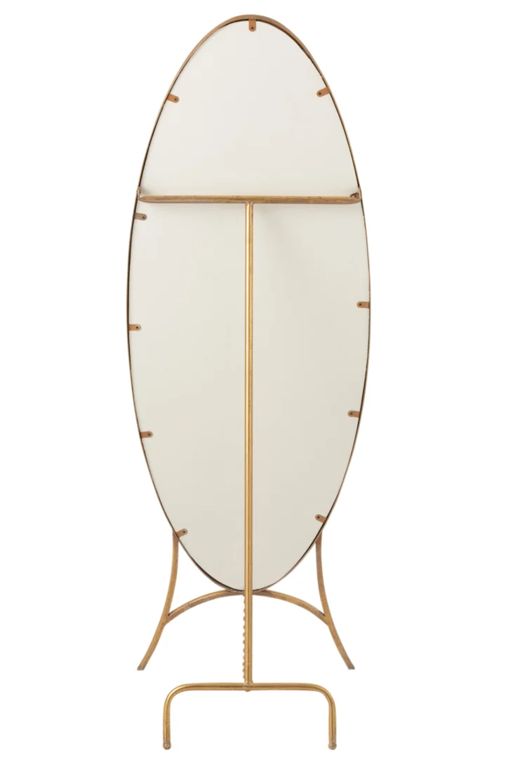 De Spiegel Staand IJzer/Spiegel Goud is een ovale spiegel over de volle lengte met een dunne lijst en standaard van goudkleurig metaal. Het ontwerp is minimalistisch en elegant en wordt ondersteund door een verticale stang en vier gebogen poten.